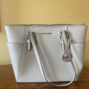 Michael Kors, pearl grey Charlotte leather bag. Never been used. Original tags.